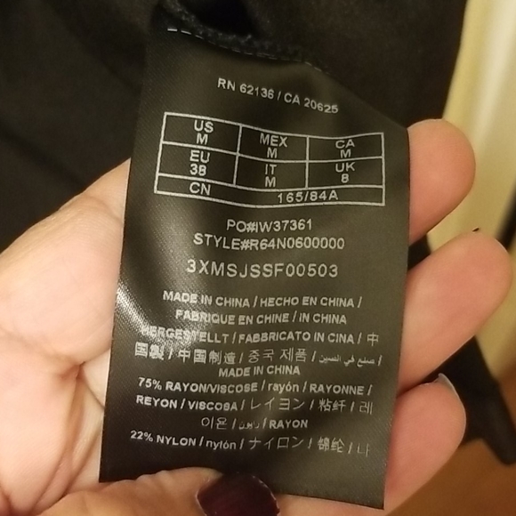 Guess jacket. Compliments a skirt or pants - Picture 5 of 6